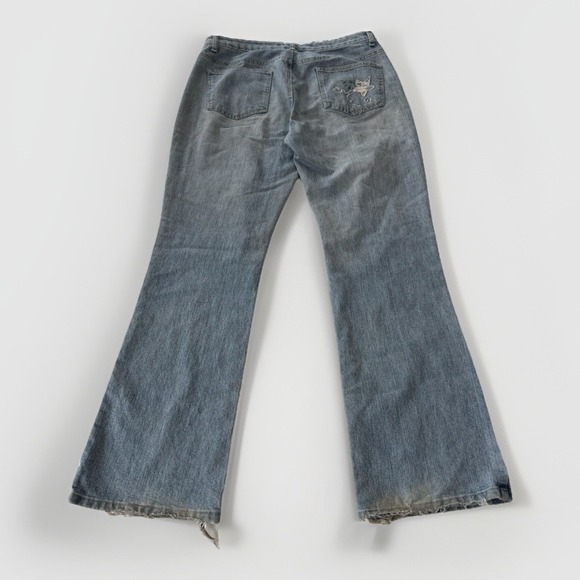 Cosmopolitan Jeanswear Women's Light Wash Embroidered Straight Leg Jeans - Picture 2 of 11